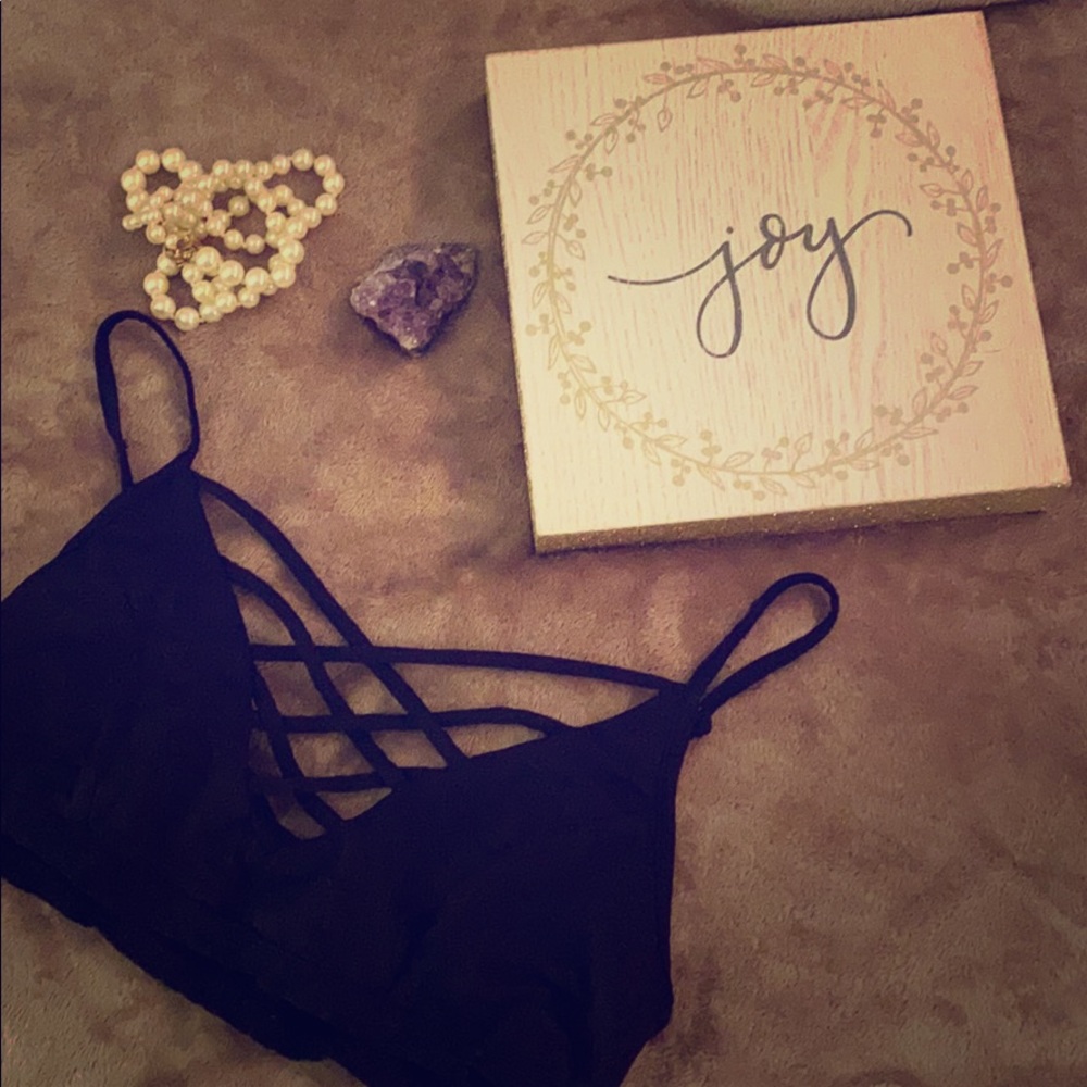 Criss crossing bralette